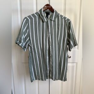 H&M Regular Fit Sage Green Short Sleeve Collared Shirt (Size M)